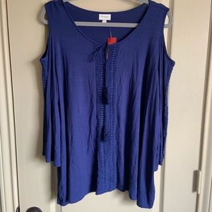 NWT Avenue cold shoulder top